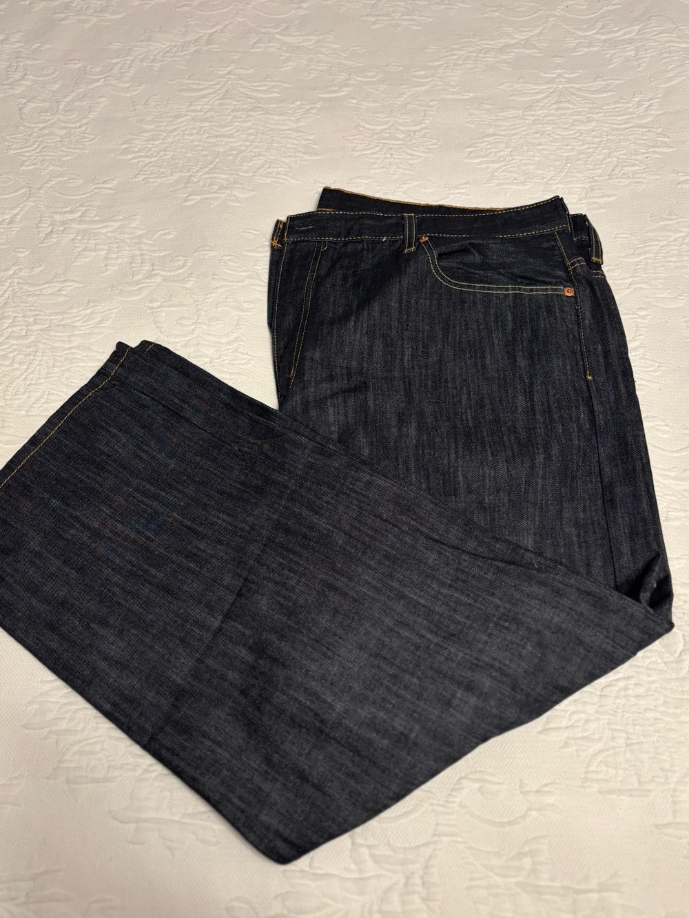 Men’s Levi 569 Classic dark jeans with a straight-leg cut. Waist 42, inseam 30.